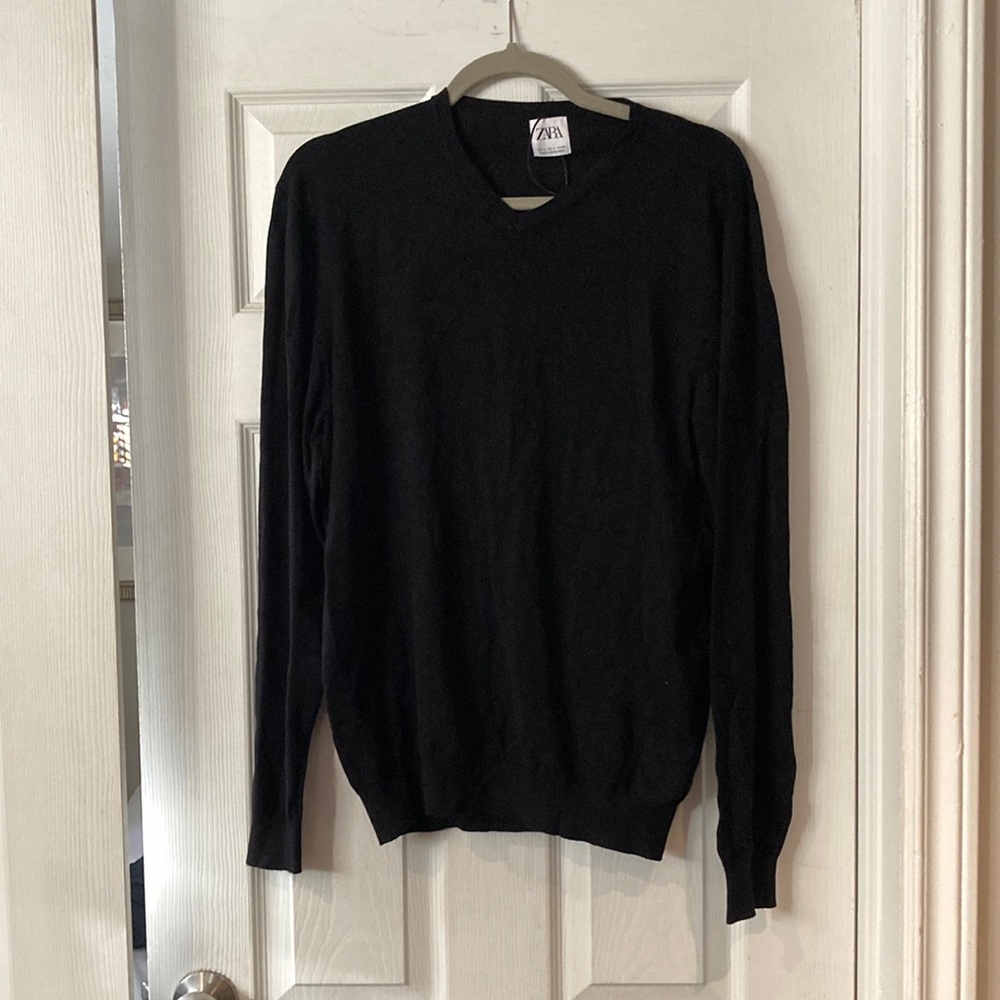 NWOT Zara Men’s Basic V-Neck Sweater